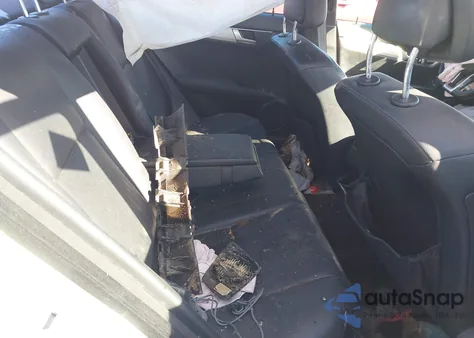 2013 Mercedes-Benz C 300 z USA, uszkodzony, nr VIN WDDGF8ABXDG124369